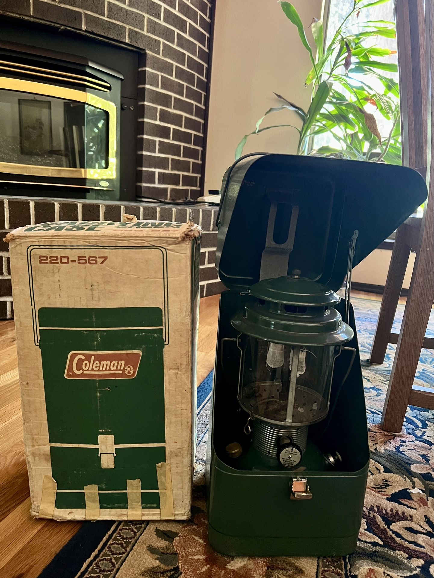 VTG Coleman Lantern with Case, Box, and Accessories 220-567 for