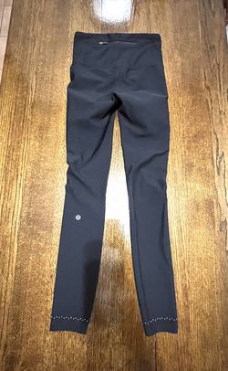Lululemon LIKE NEW Zone In 26” Tight 4 ( NWT $128) for Sale in