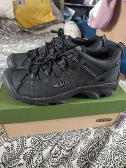 KEEN MENS TARGHEE HIKING SHOES