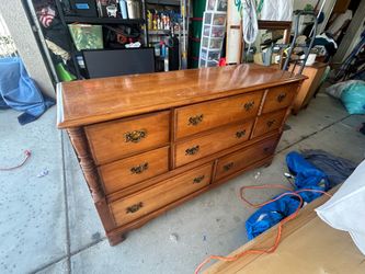 Wood Dresser  with mirror and 2 nightstanks dresser has 8 drawers , nothing broken!
