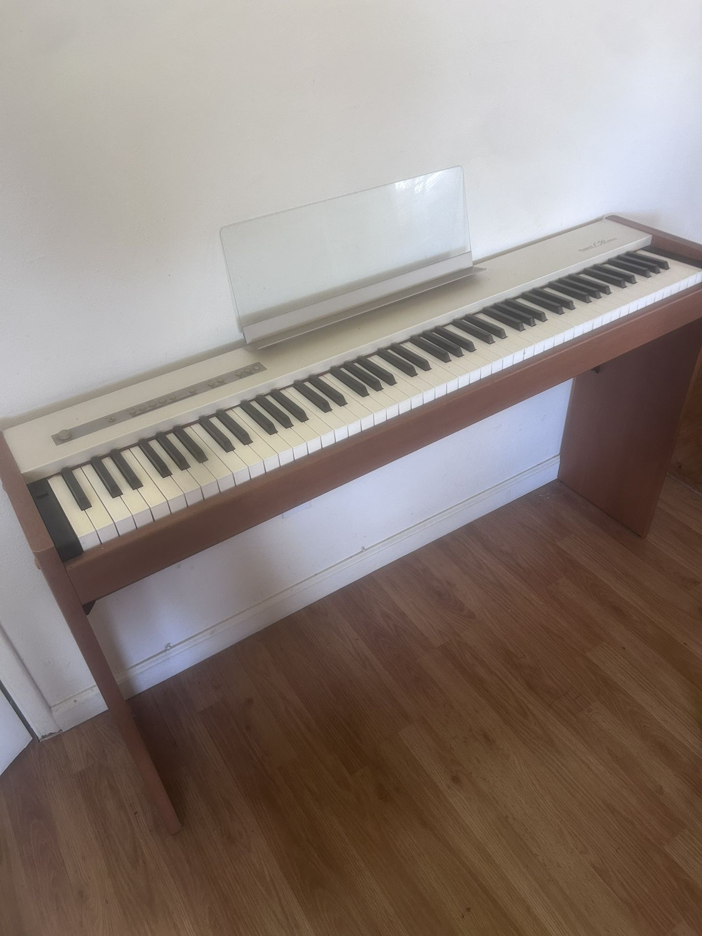 Roland F-50 Digital Piano