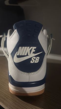 Sb Jordan 4 navy size 9.5