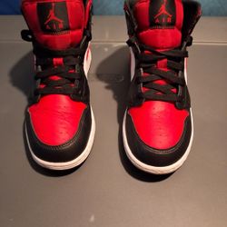 Air Jordan 1 Mid / SIZE 6.0