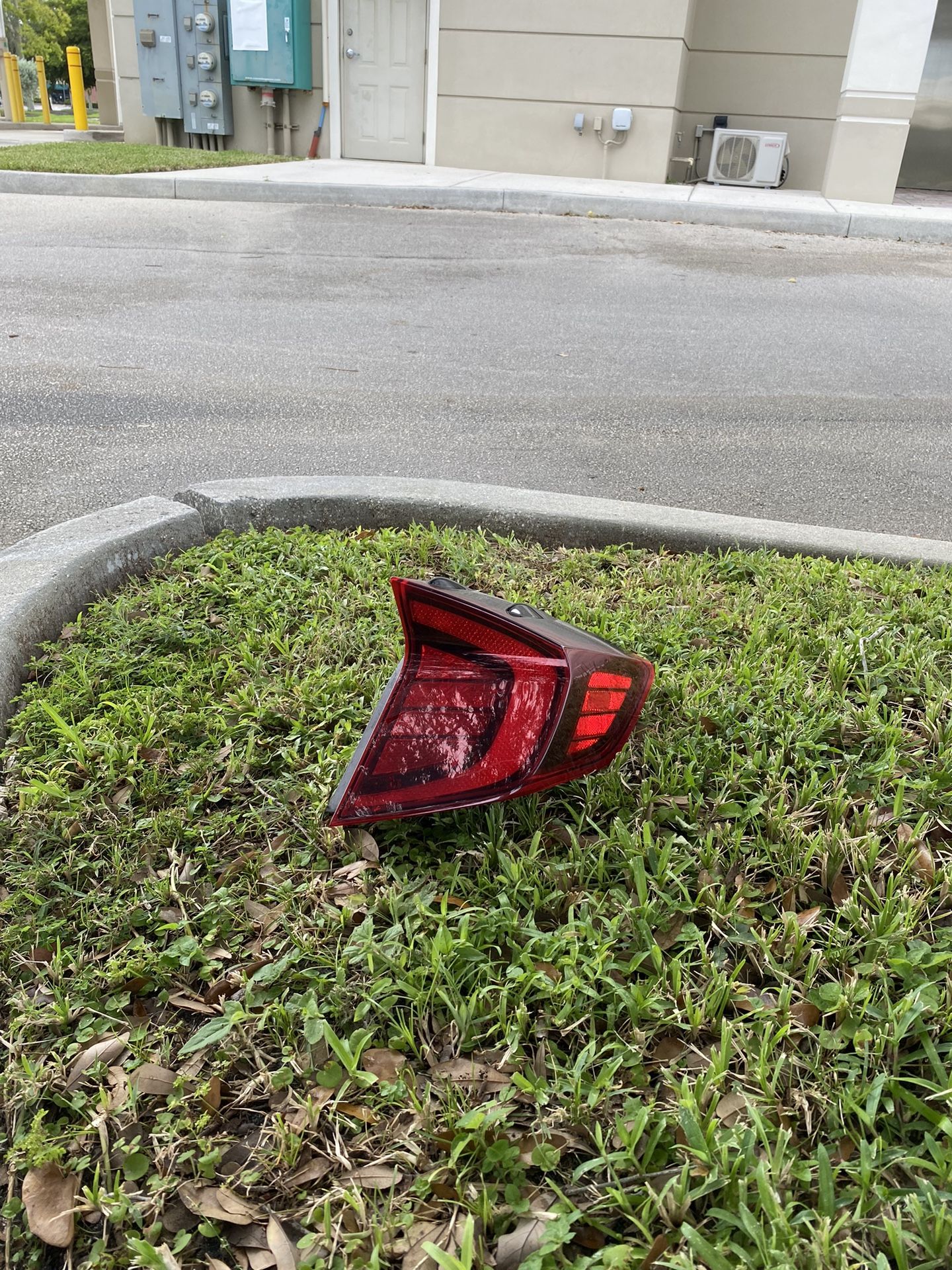Hyundai Sonata taillight Pembroke 20-23