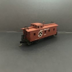 Model Train: Great Northern Caboose Straight