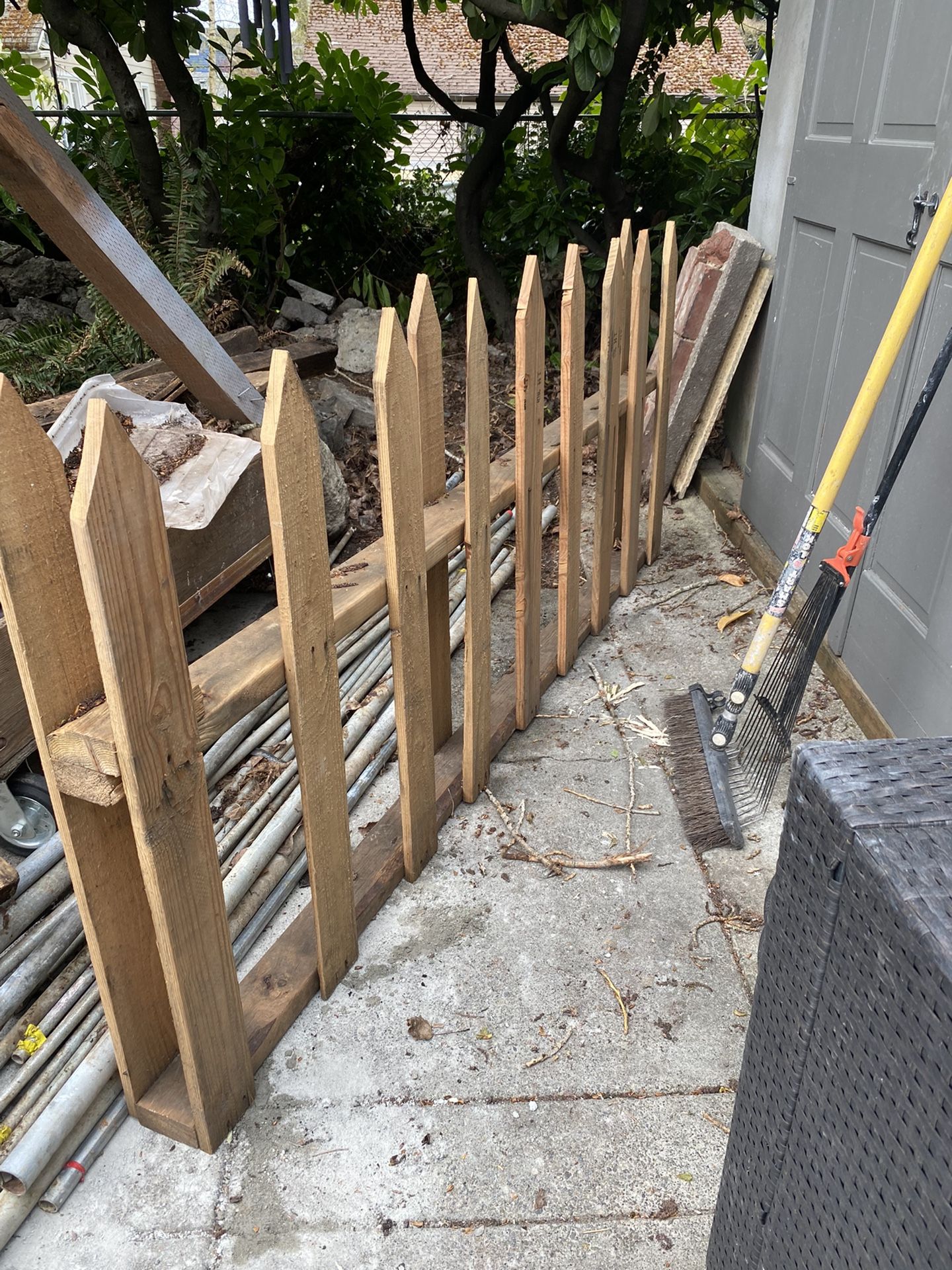 8’ Picket Fence (FREE)