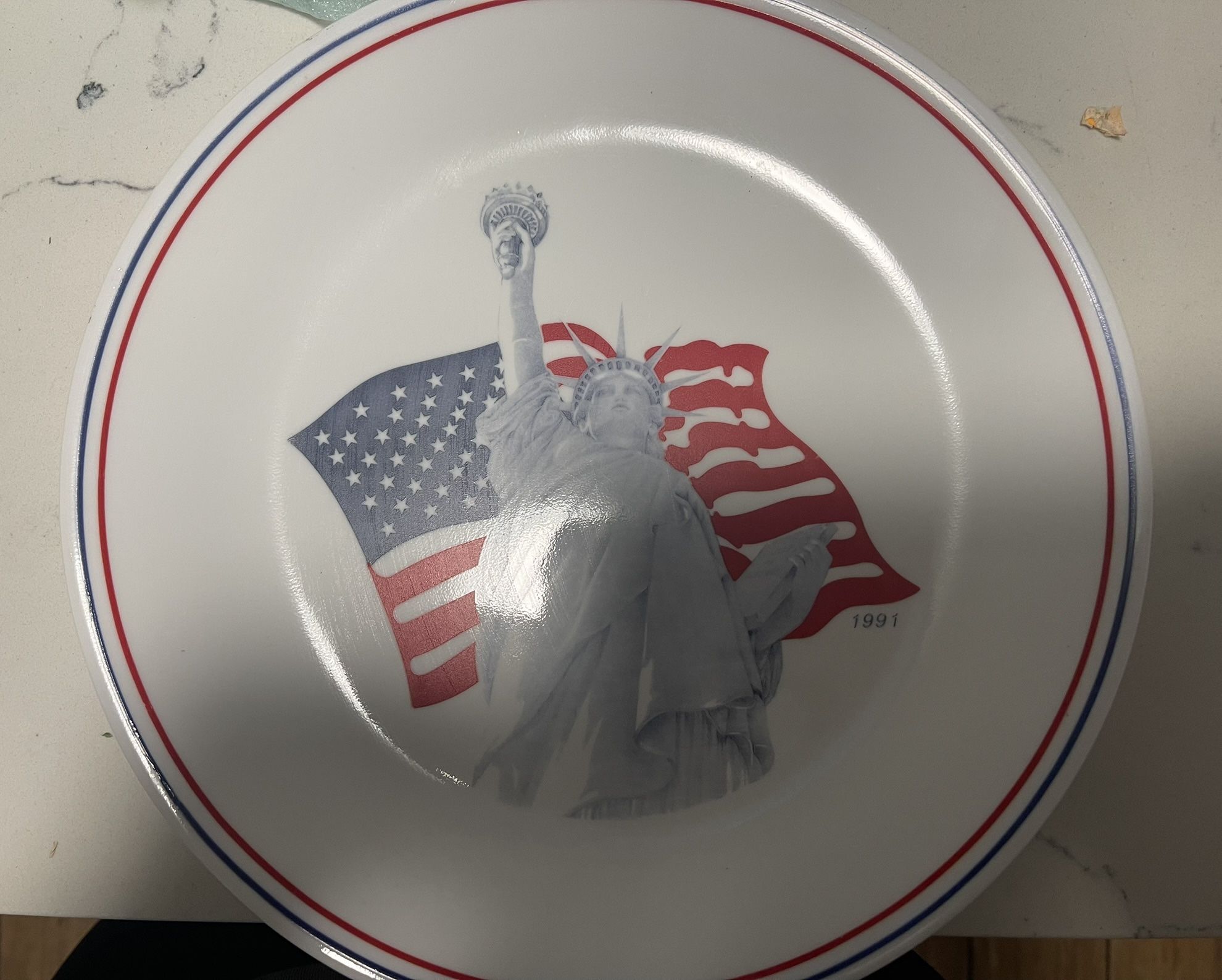 Corelle Statue of Liberty / Lady Liberty With American Flag 10 1/4" Plate 1991