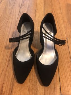 Size 8 black heels