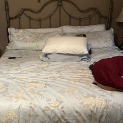 King Size Bed With Dressers 