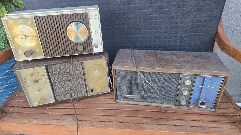 Old Antique Radio Zenith Sylvania