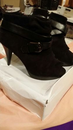 Platform black toed boots sz 8