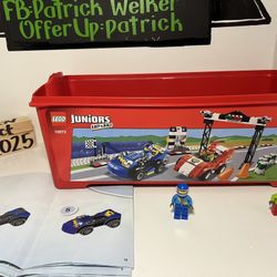 10673 LEGO Juniors City Race Car Rally