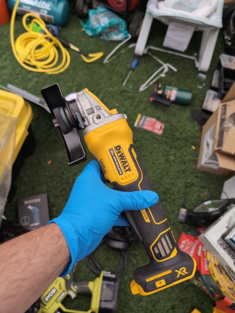 DEWALT
20V MAX XR Brushless Cordless 4-1/2 in.-5 in. Grinder (Tool Only)