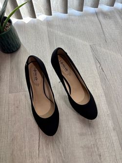 LifeStride Black Suede Pumps