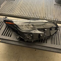 2021-2025 Toyota Sienna Headlights Right Left 