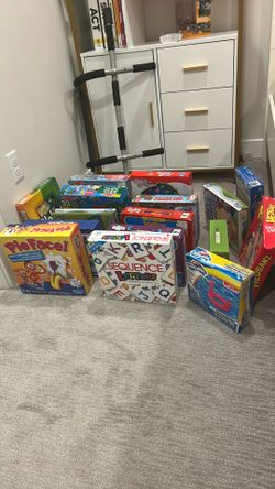 Board games for bidding