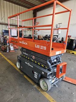 Skyjack SJIII 3219 Electric Scissor Lift (Re-Paint)