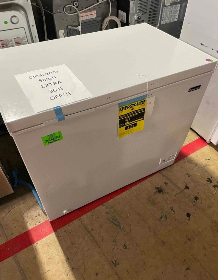 MAGIC CHEF HMCF9W3 8.7 cu. ft. Manual Defrost Chest Freezer