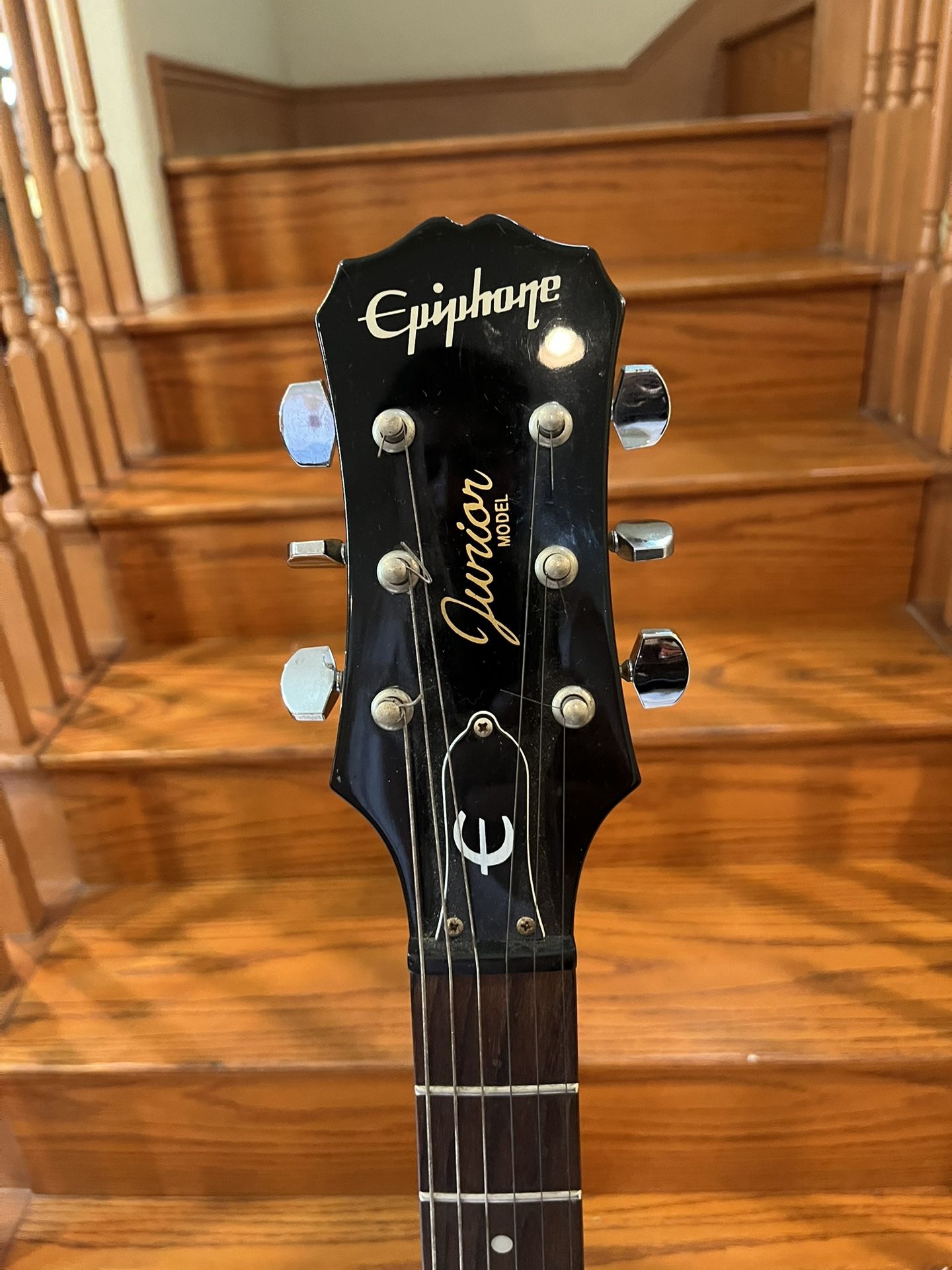 Epiphone Les Paul (UPGRADED SEYMOUR DUNCAN PICKUP) W/ Fender Amp