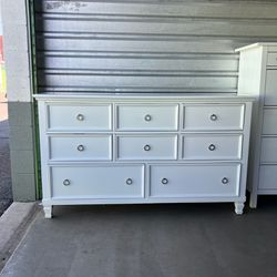 New Classic White 8 Drawer Dresser