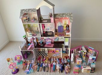 Barbie House with Furniture and 38 dolls