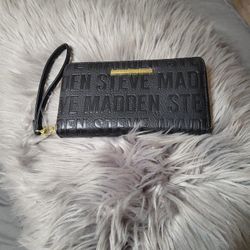 Steve Madden Wristlet