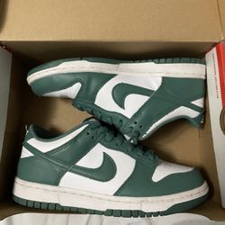 Nike Dunk Low BG Size 6Y