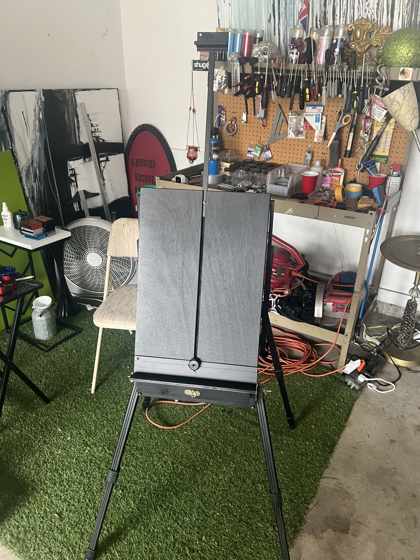 Fold Up Easel Never Used