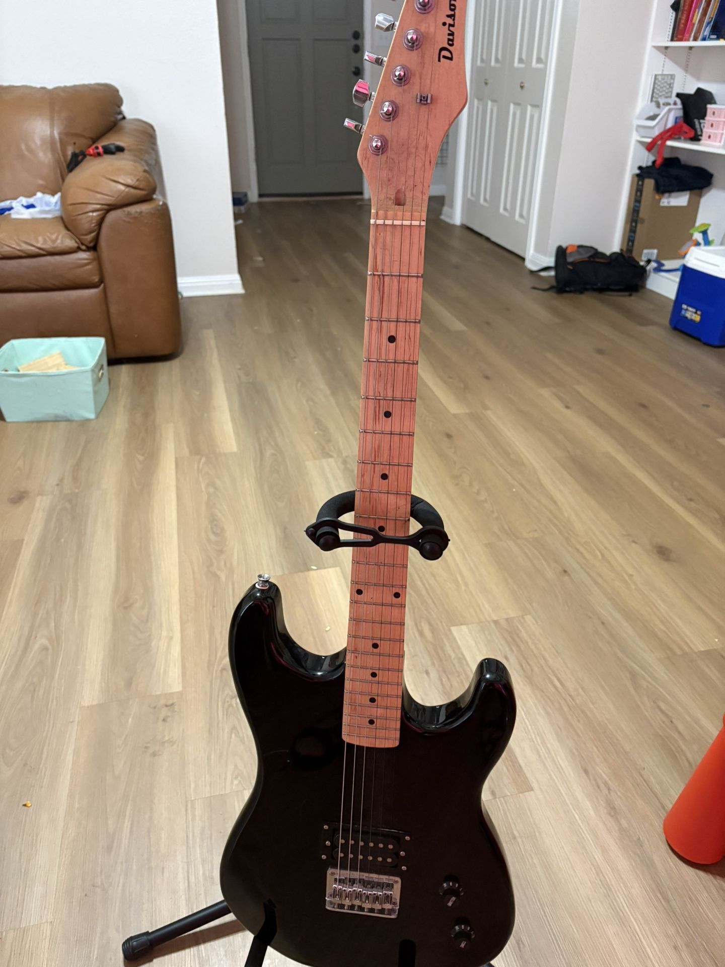 Beginner’s Electric Guitar w/case And Small Amp