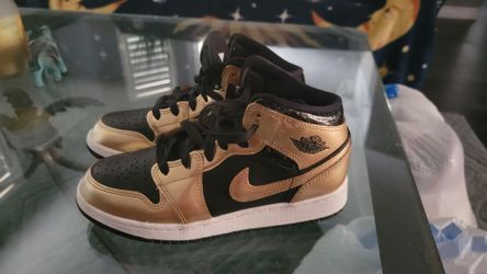 NIKE SHOES size 4.5 USED (Gently)