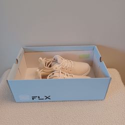 NEW! Women's shoes (size 6)