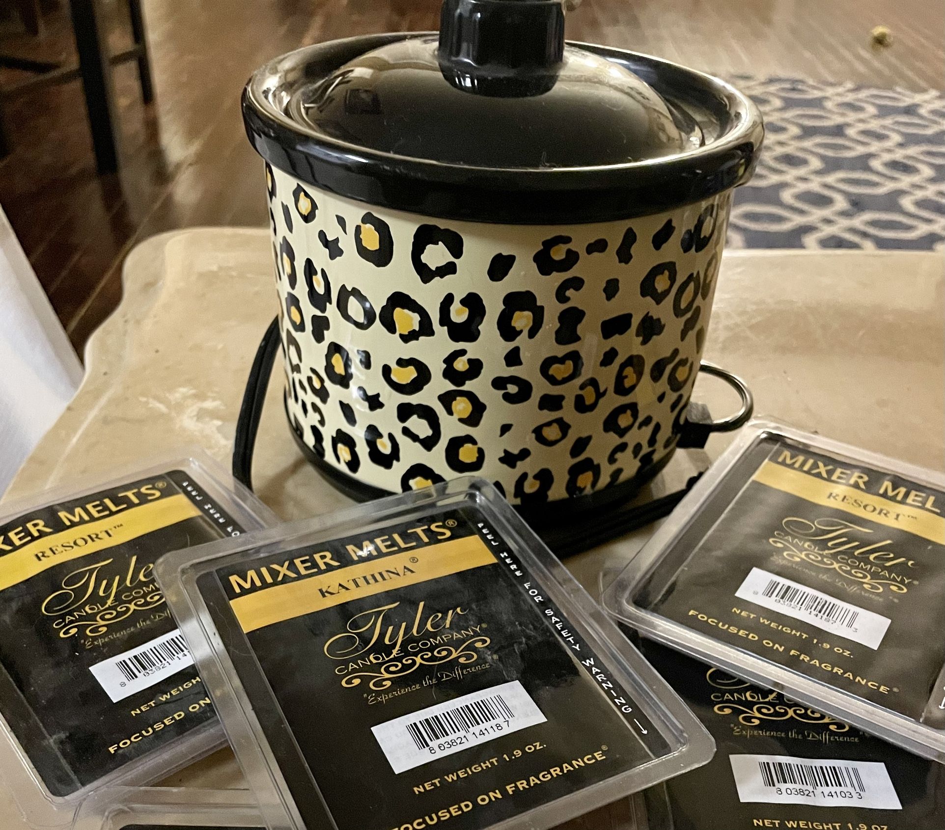 Tyler Candle Co. Wax Pot & Wax Melts Bundle for Sale in San Antonio, TX