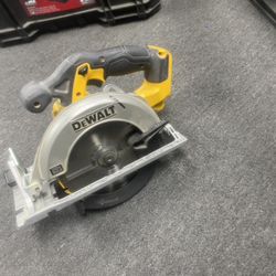 Dewalt 20v Cordless Circular Saw DCS391