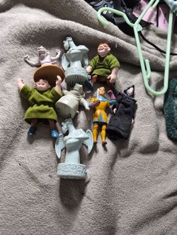 Burger king happy meals characters, the hunchback of No t r e Da m.E eight of them