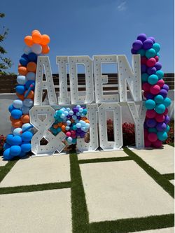 Marquee letters