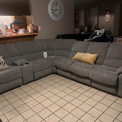 Gray Sleeper Sectional With Recliner 