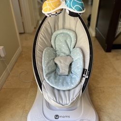 EXCELLENT CONDITION! 4moms MamaRoo Multi-Motion Baby Swing, Bluetooth, Infant Insert