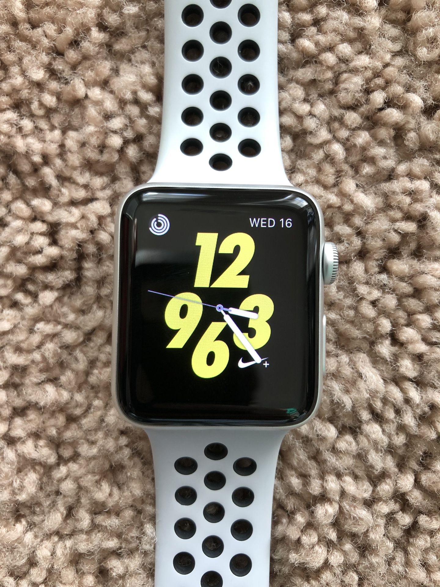 Apple Watch 42mm Cellular GPS Nike + Serie 3 Like New Come with original Box and Charger