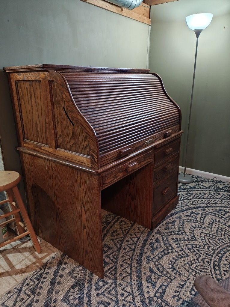 Winners circle Roll Top Desk
