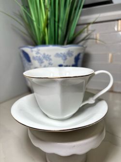 Heart Shaped Tea Cup Saucer Set White Ceramic Gold Rim Knot Heart Handle EUC