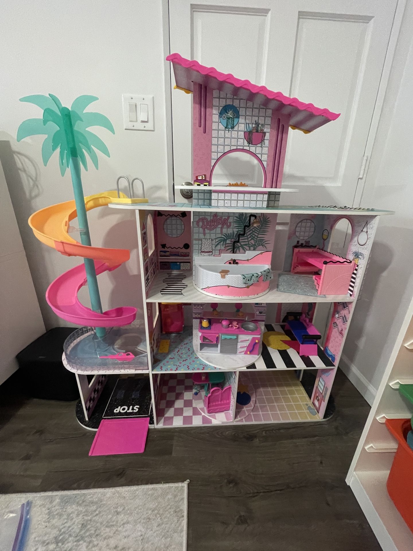 LOL Surprise! OMG Fashion House Play Set