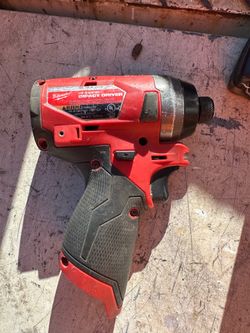 Milwaukee m12 1/4” impact driver