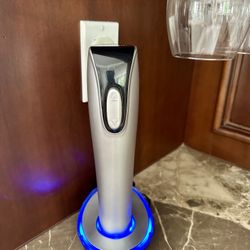 Rabbit Automatic Electric Corkscrew / Wine Opener.