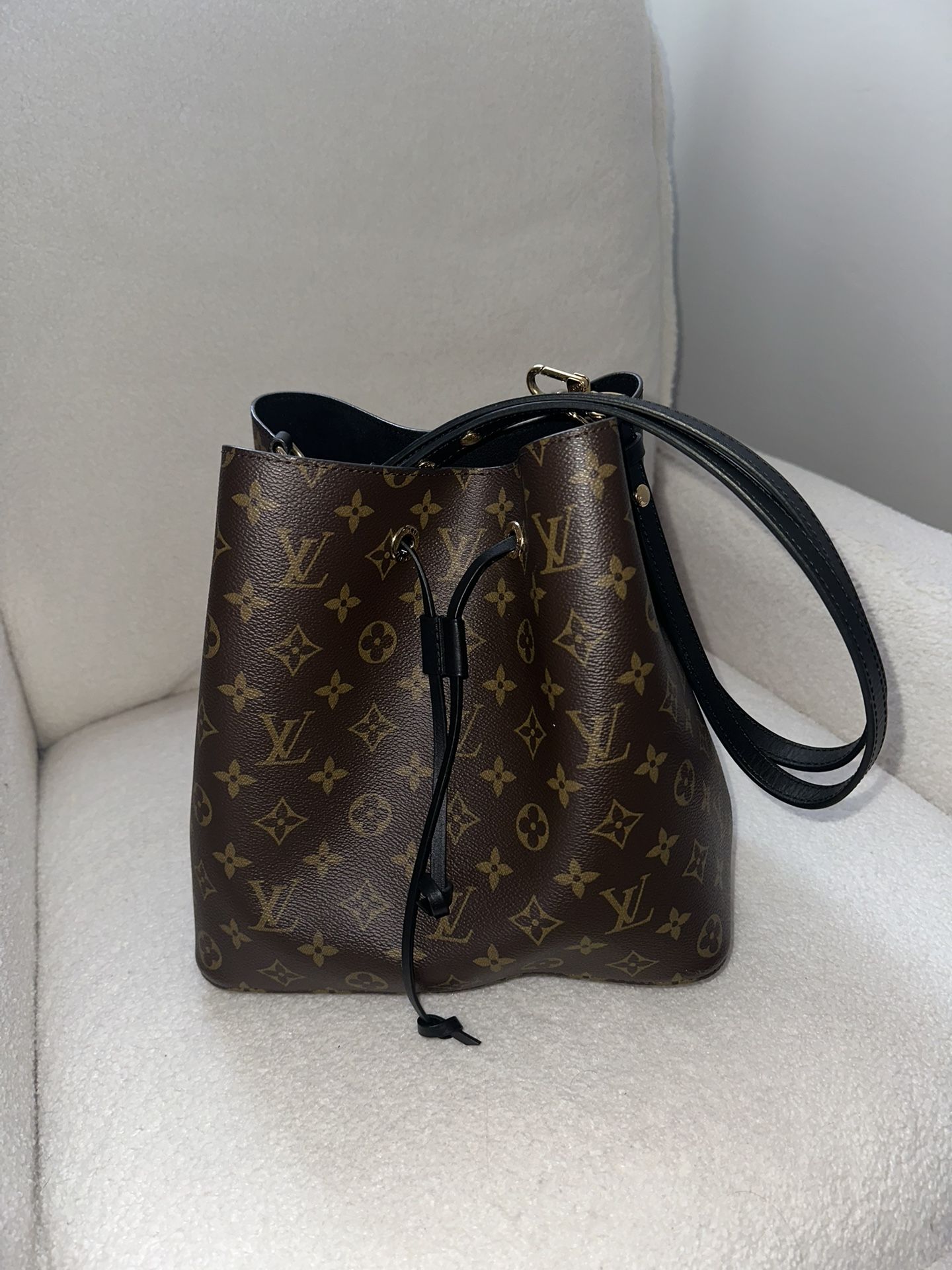 Louis Vuitton Neo Noe medium