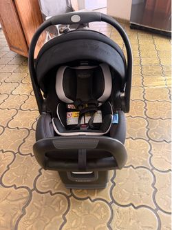 Graco snugride snugfit 35 DLX carseat