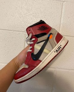 OFF WHITE JORDAN 1 