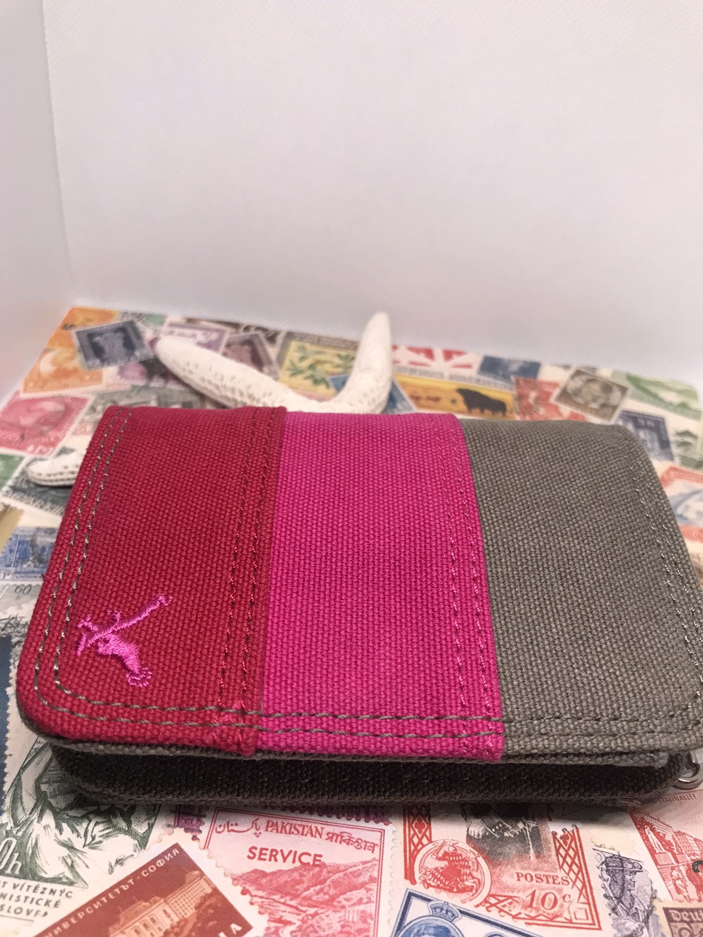 American Eagle 🦅 Canvas Red, Pink And Gray With Keychain Bifold Wallet