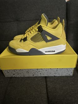 Jordan 4 Lightning Size 9.5