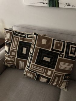 Set of 2 throw pillows