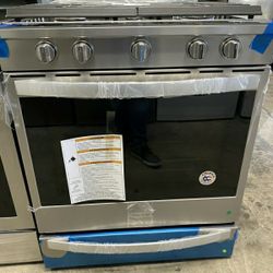 Gas & Electric Ranges Whirlpool & Samsung up to 50% Off MSRP